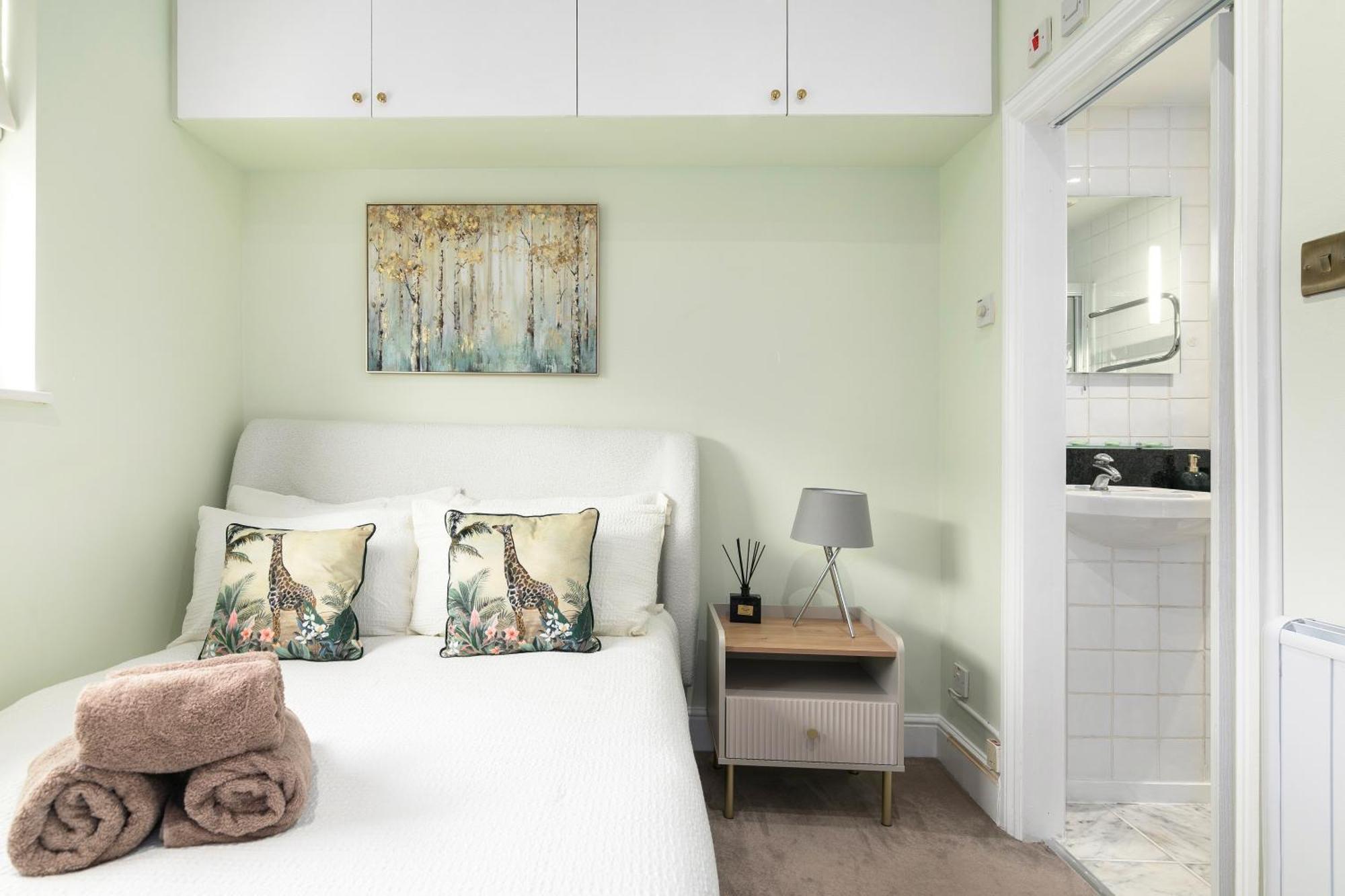 Апартаменты Cosy Flat 5 Min From Holland Park Station! Лондон Экстерьер фото
