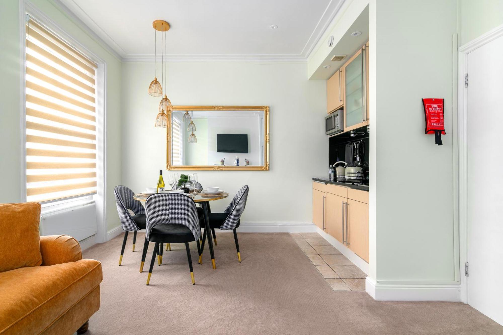 Апартаменты Cosy Flat 5 Min From Holland Park Station! Лондон Экстерьер фото