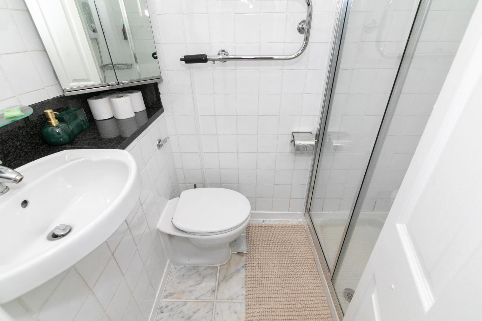 Апартаменты Cosy Flat 5 Min From Holland Park Station! Лондон Экстерьер фото