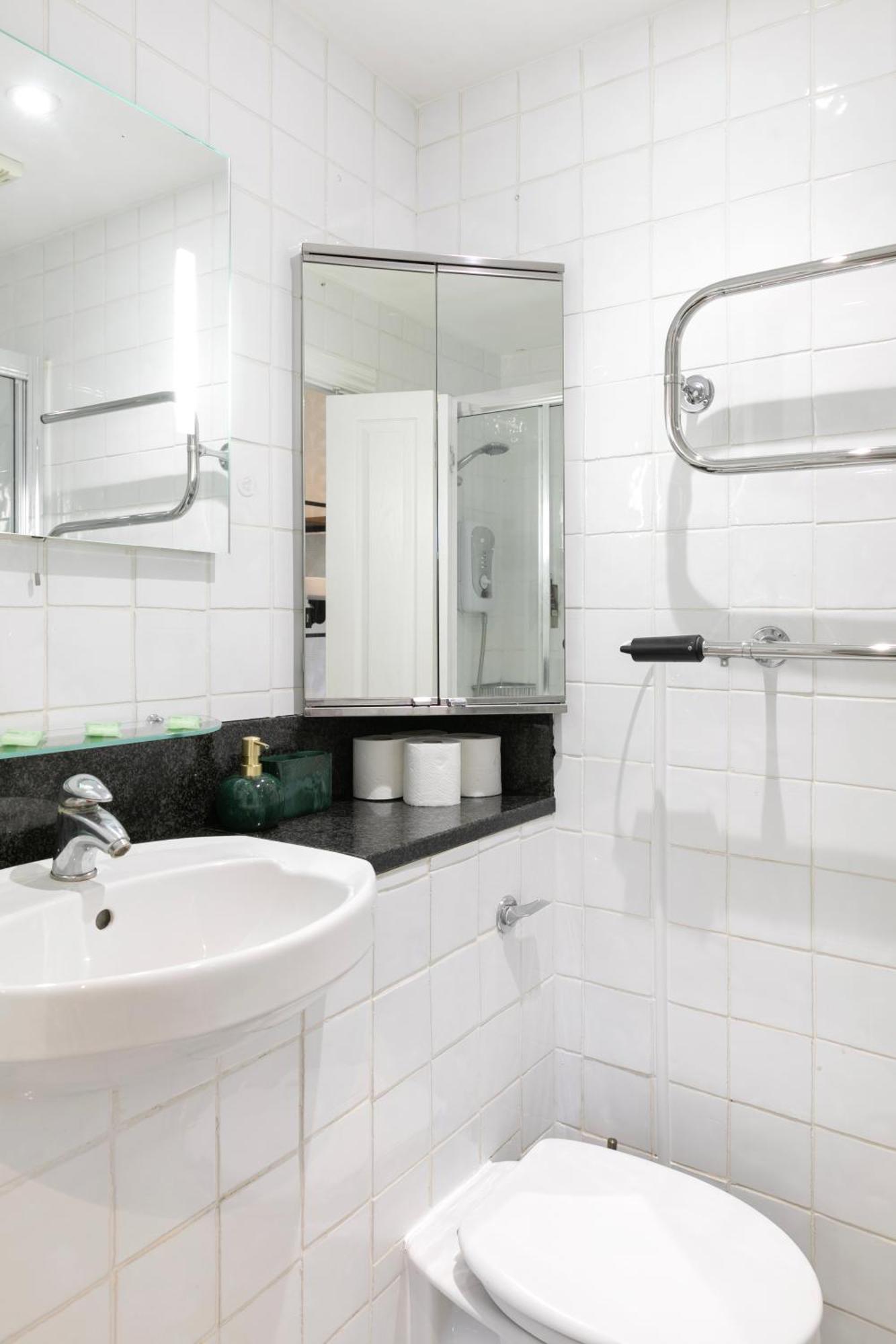Апартаменты Cosy Flat 5 Min From Holland Park Station! Лондон Экстерьер фото